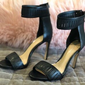Gianni Bini black heels